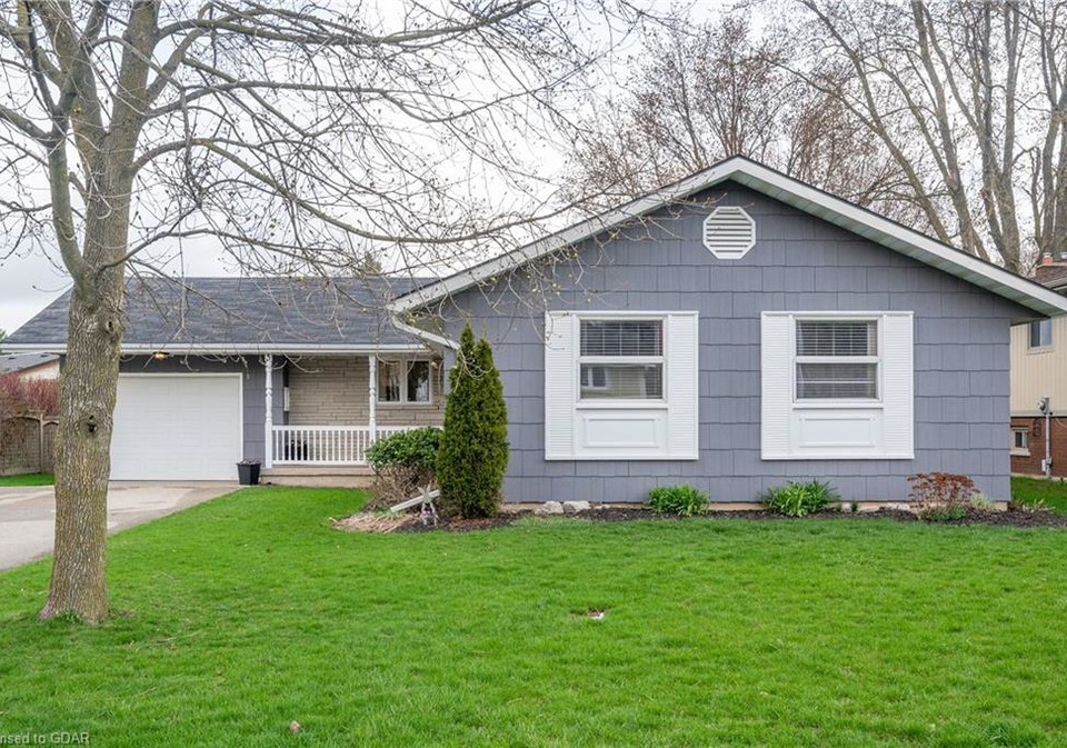 3-blue-heron-court-elmira-on-40099015