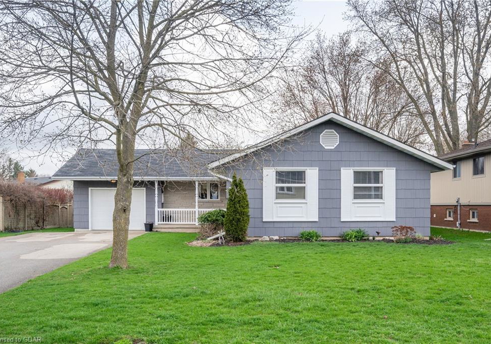 3-blue-heron-court-elmira-on-40099015