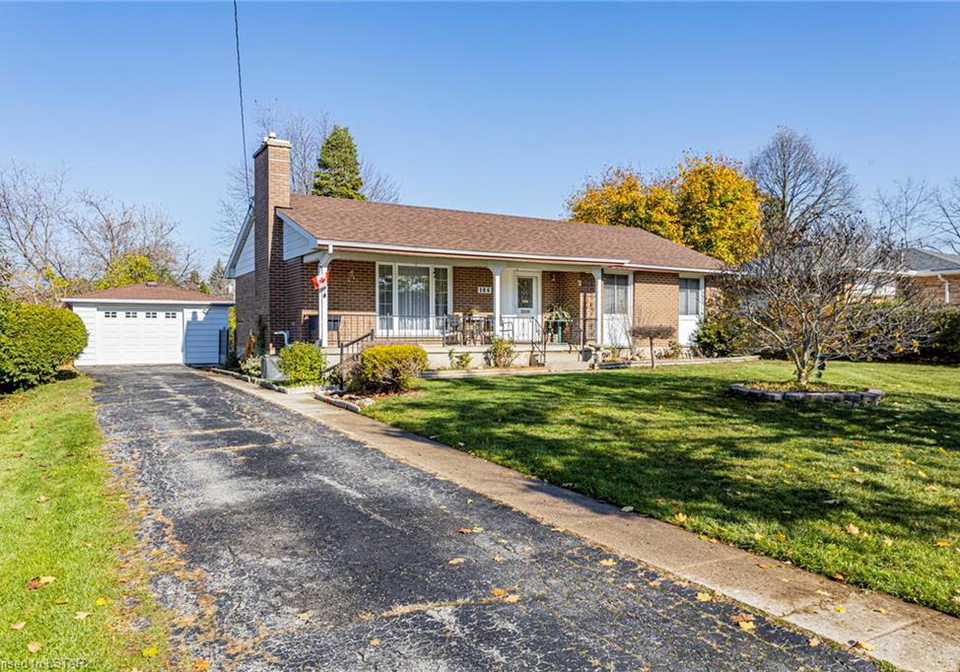 166-baseline-road-w-london-on-40368423
