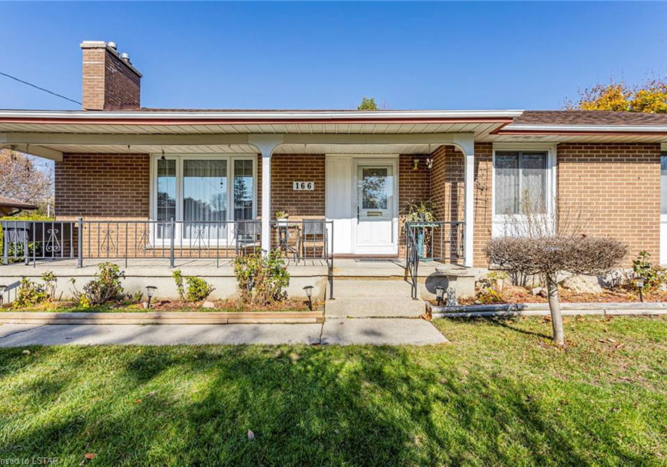 166-baseline-road-w-london-on-40368423