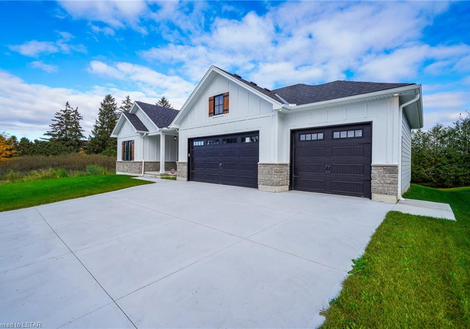 9-spruce-crescent-parkhill-on-40506570