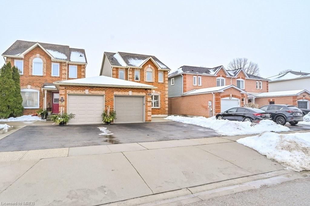 257 Langlaw Drive, Cambridge