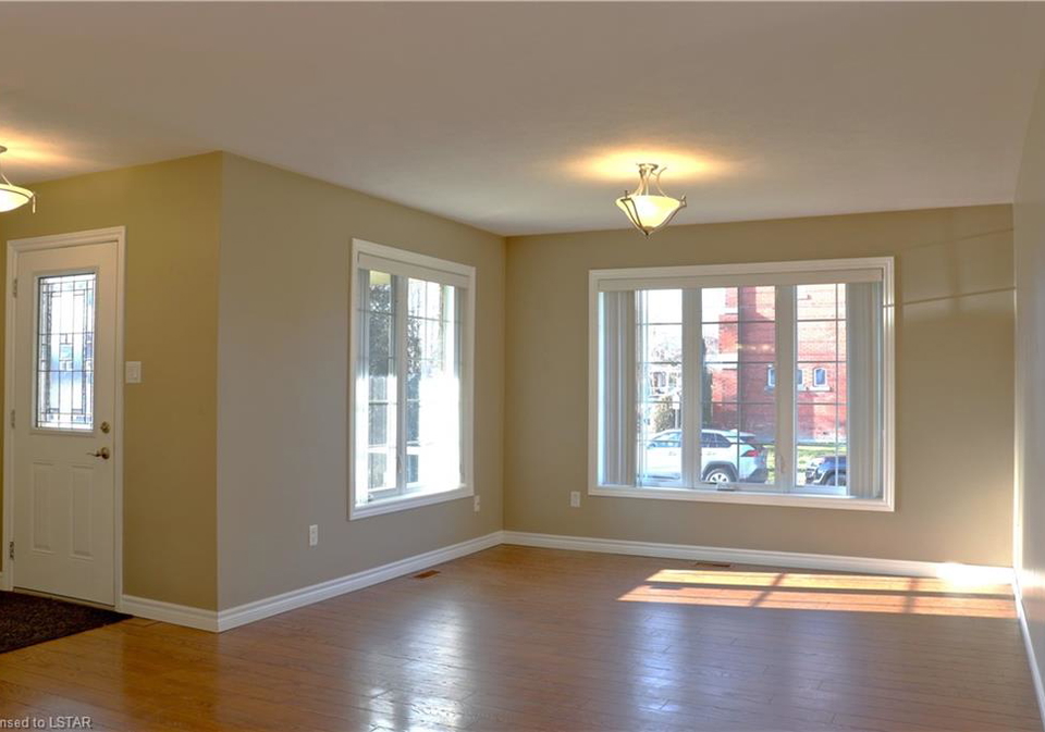 1052-bay-street-port-rowan-on-40542606