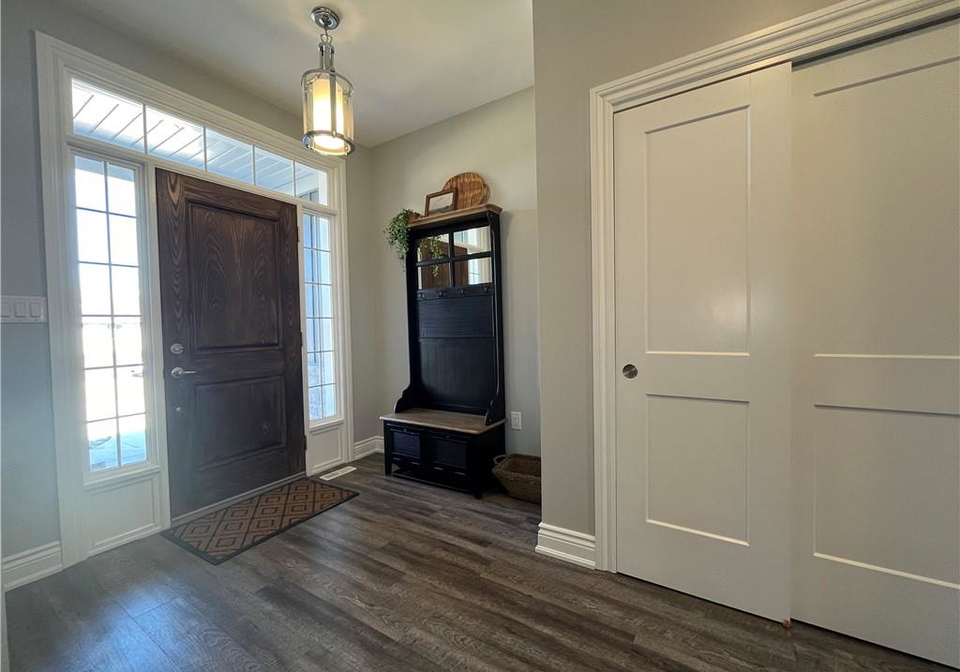 494-thames-street-wyoming-on-40544733