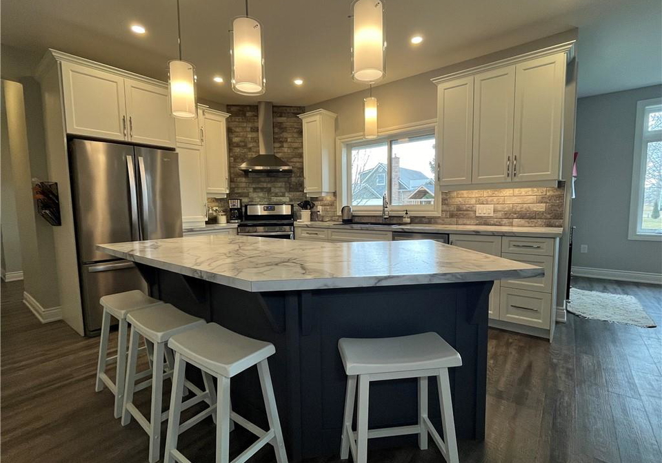 494-thames-street-wyoming-on-40544733