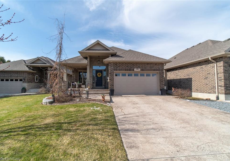 296-mogg-street-strathroy-on-40559959