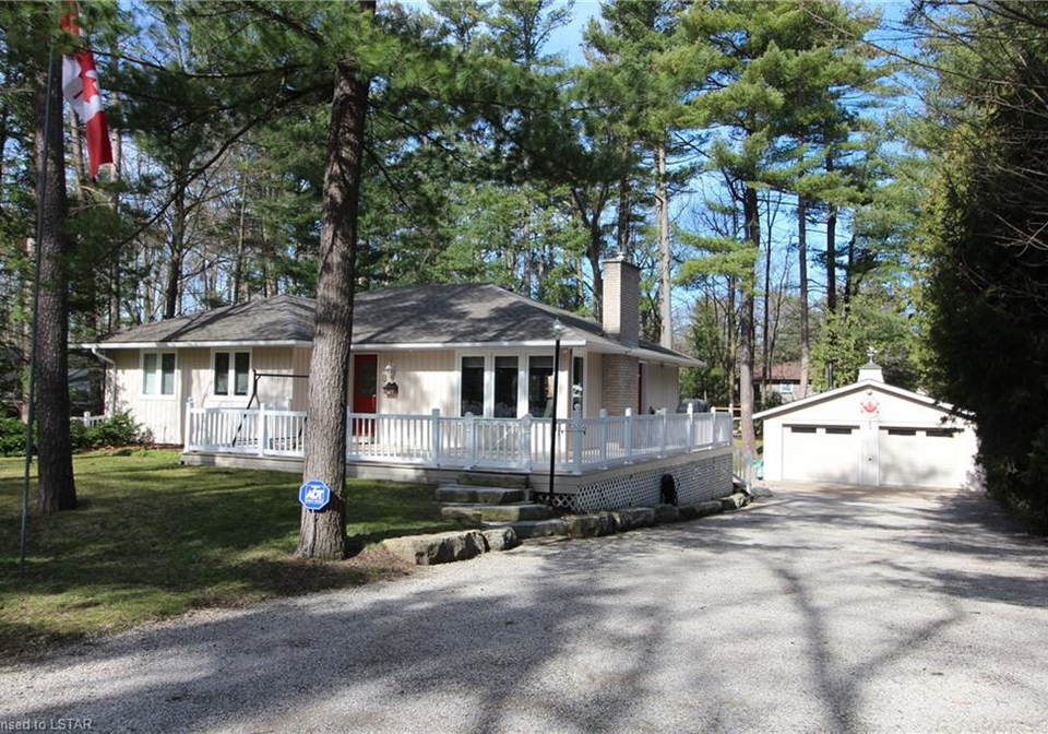 10160-edmonds-boulevard-grand-bend-on-40566929