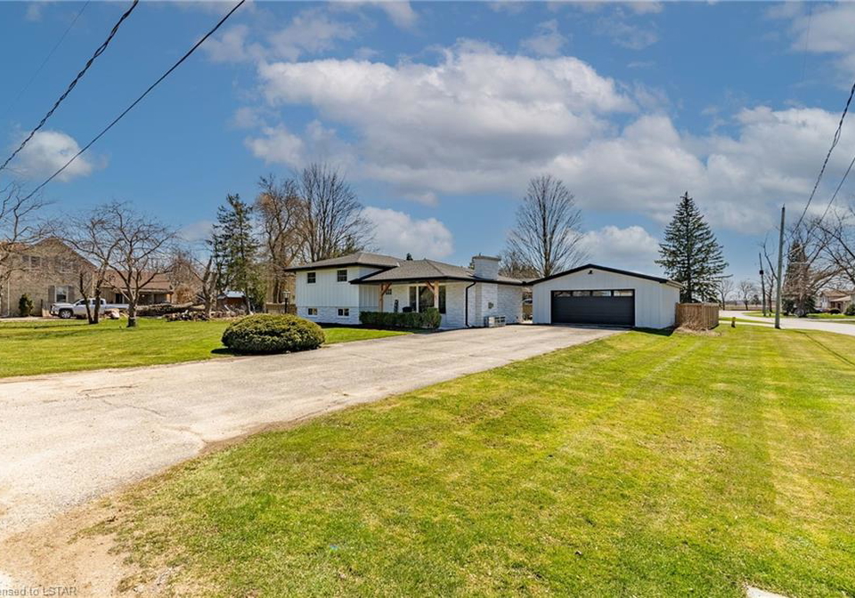 167-mcleod-street-parkhill-on-40569363