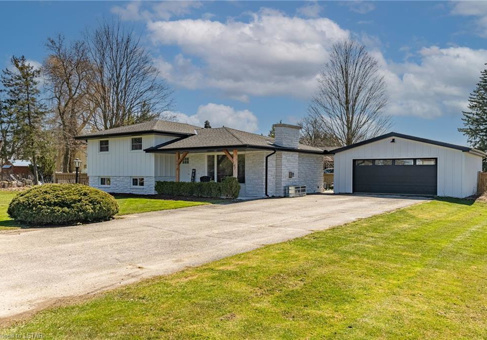 167-mcleod-street-parkhill-on-40569363
