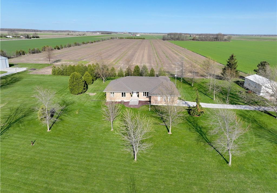 454-irish-school-road-dawn-euphemia-ontario-40577681