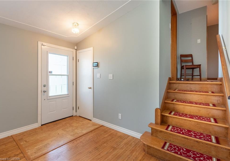 8111-scotchmere-drive-strathroy-caradoc-munic-ontario-40578733
