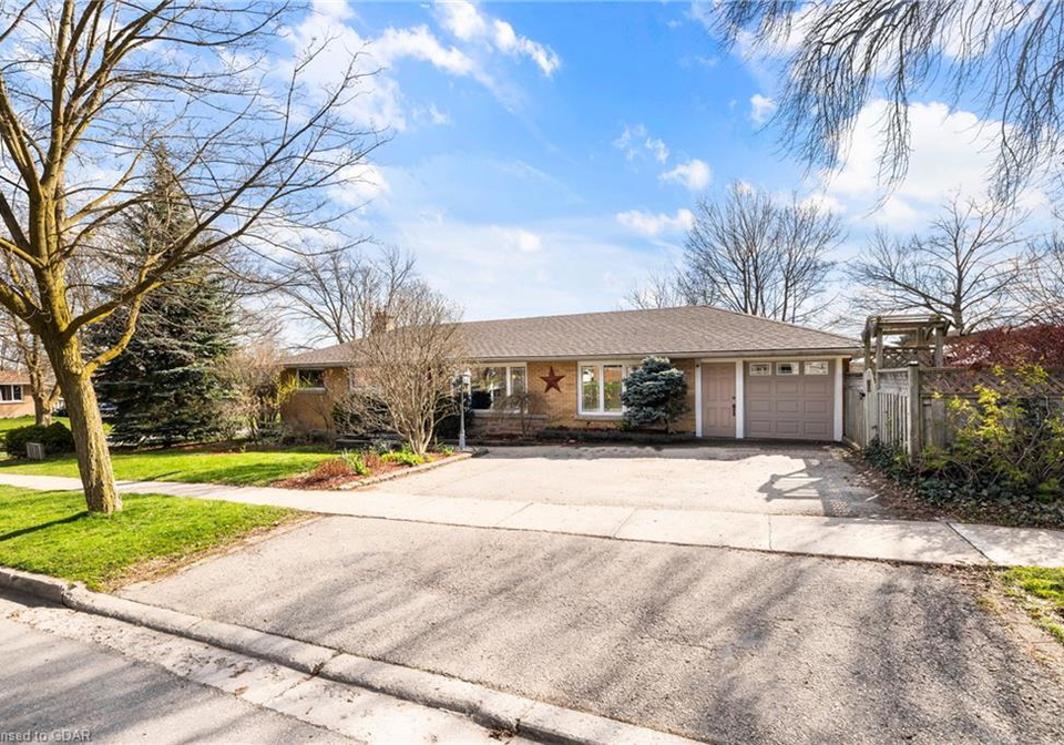 2-callander-drive-guelph-ontario-40584847