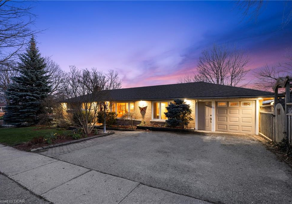 2-callander-drive-guelph-ontario-40584847