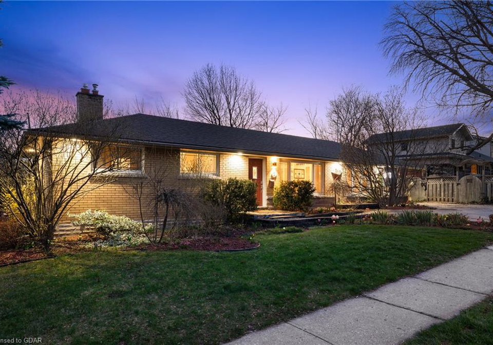 2-callander-drive-guelph-ontario-40584847