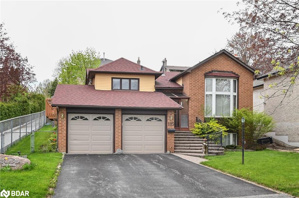 125 Devins Drive, Aurora