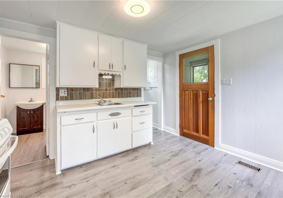 3266-walnut-street-alvinston-ontario-40591495