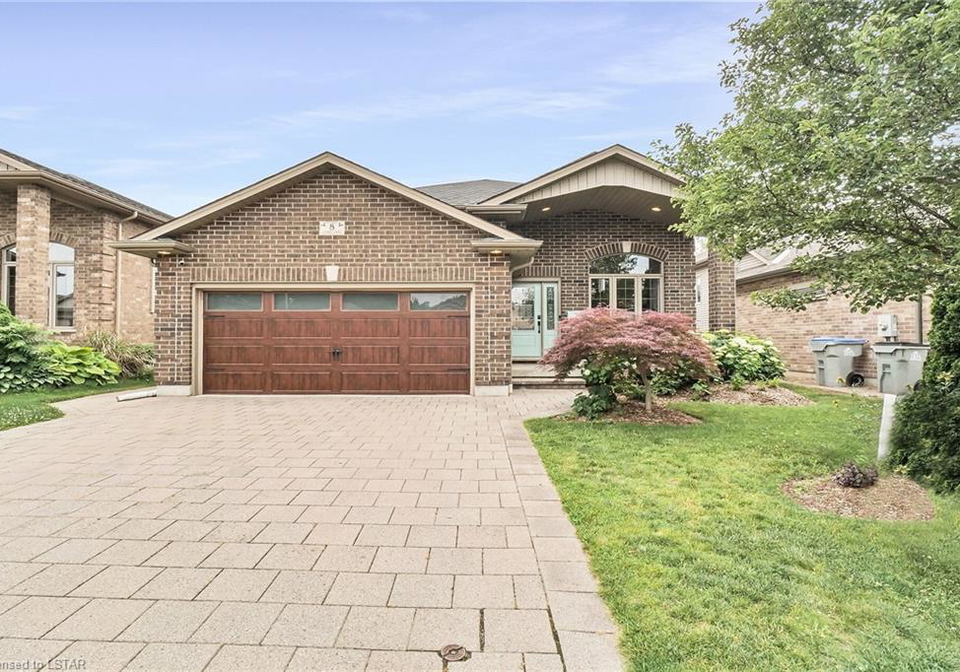 8-ashby-crescent-strathroy-ontario-40609560