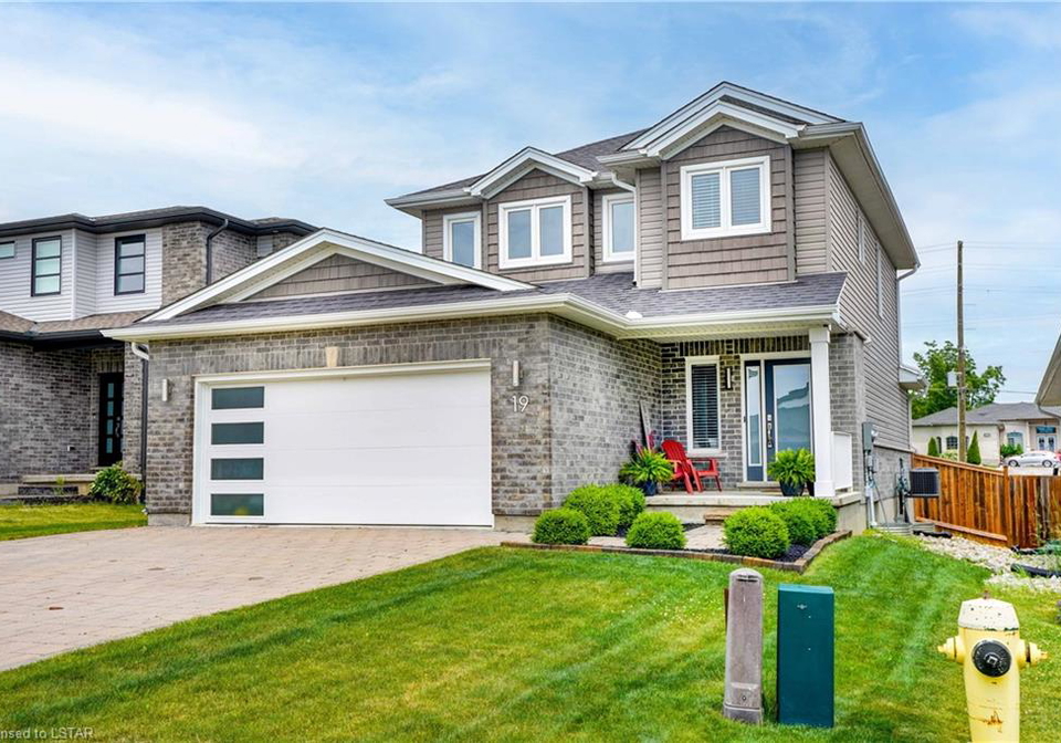 19-connor-avenue-strathroy-ontario-40612145