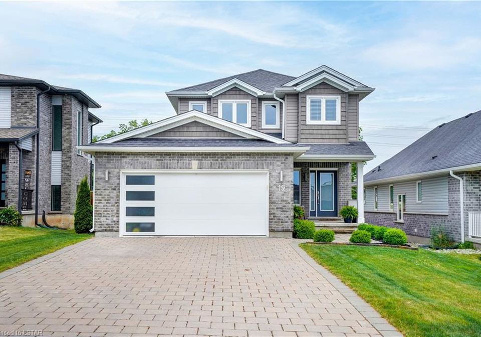 19-connor-avenue-strathroy-ontario-40612145