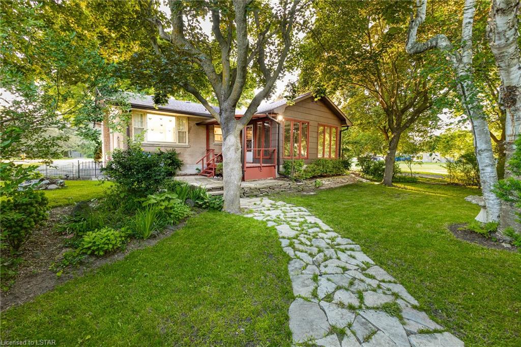 585-victoria-street-strathroy-ontario-40613586