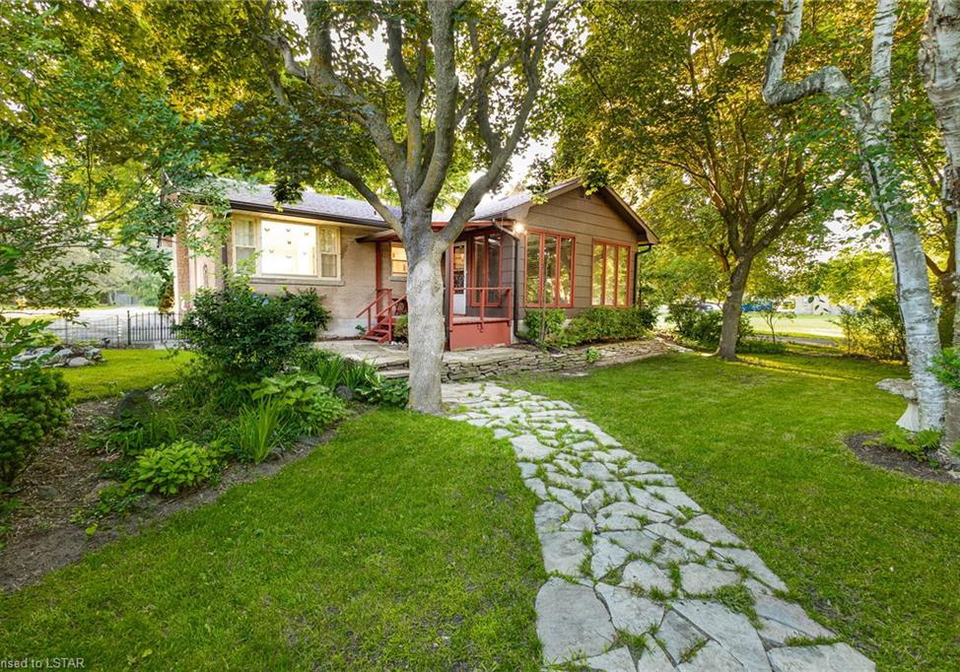 585-victoria-street-strathroy-ontario-40613586