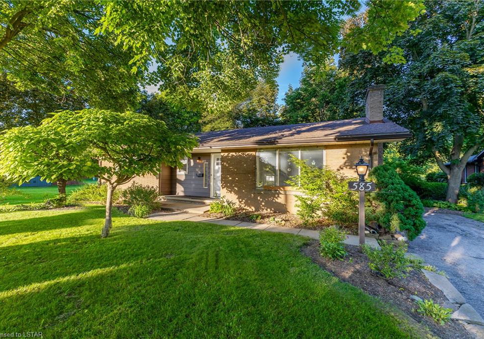 585-victoria-street-strathroy-ontario-40613586