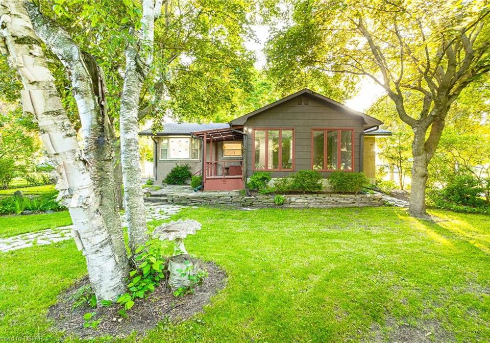 585-victoria-street-strathroy-ontario-40613586