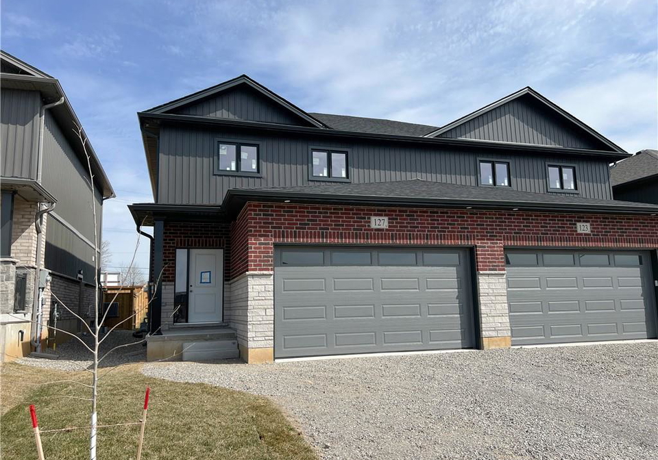 127-amber-street-waterford-ontario-40639252