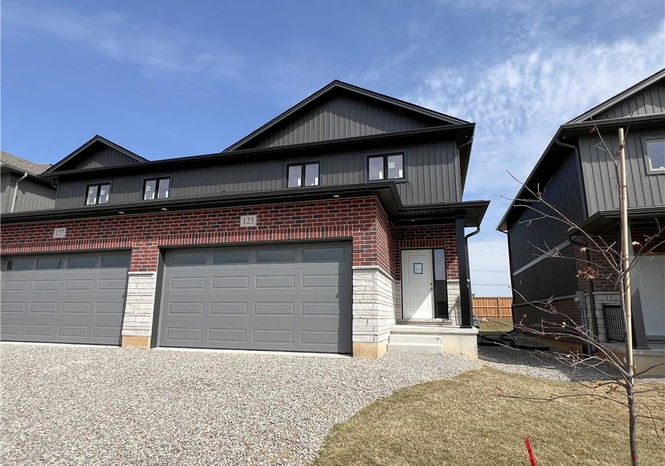 123-amber-street-waterford-ontario-40639391