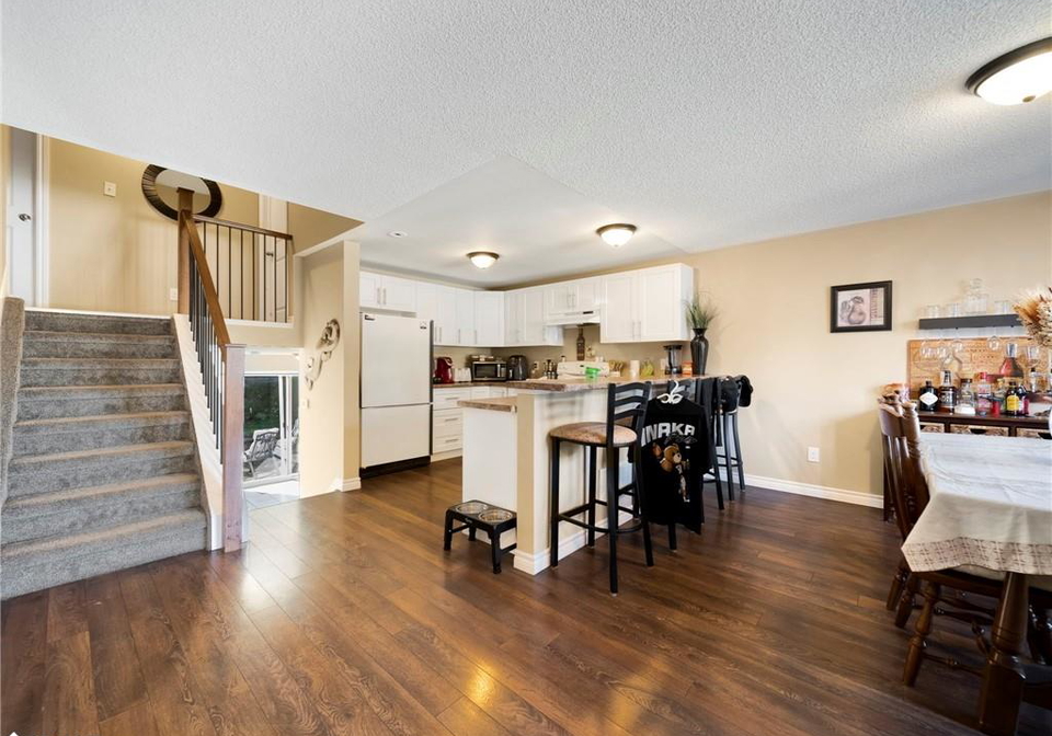 18-ridgeway-avenue-barrie-ontario-40645746