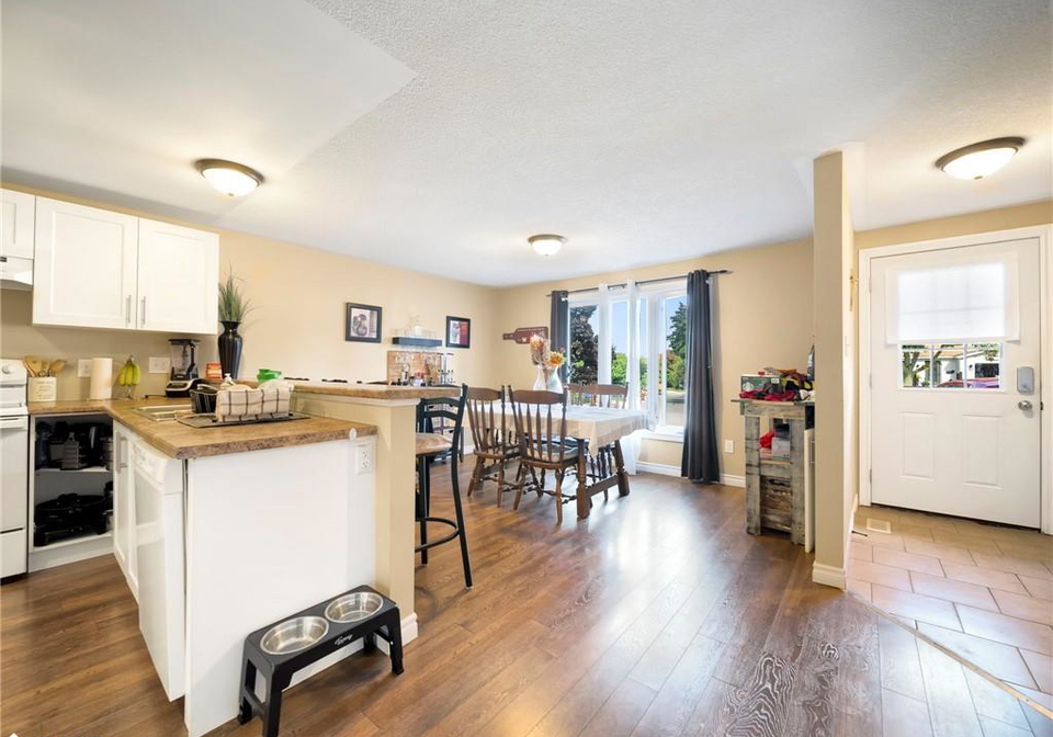 18-ridgeway-avenue-barrie-ontario-40645746