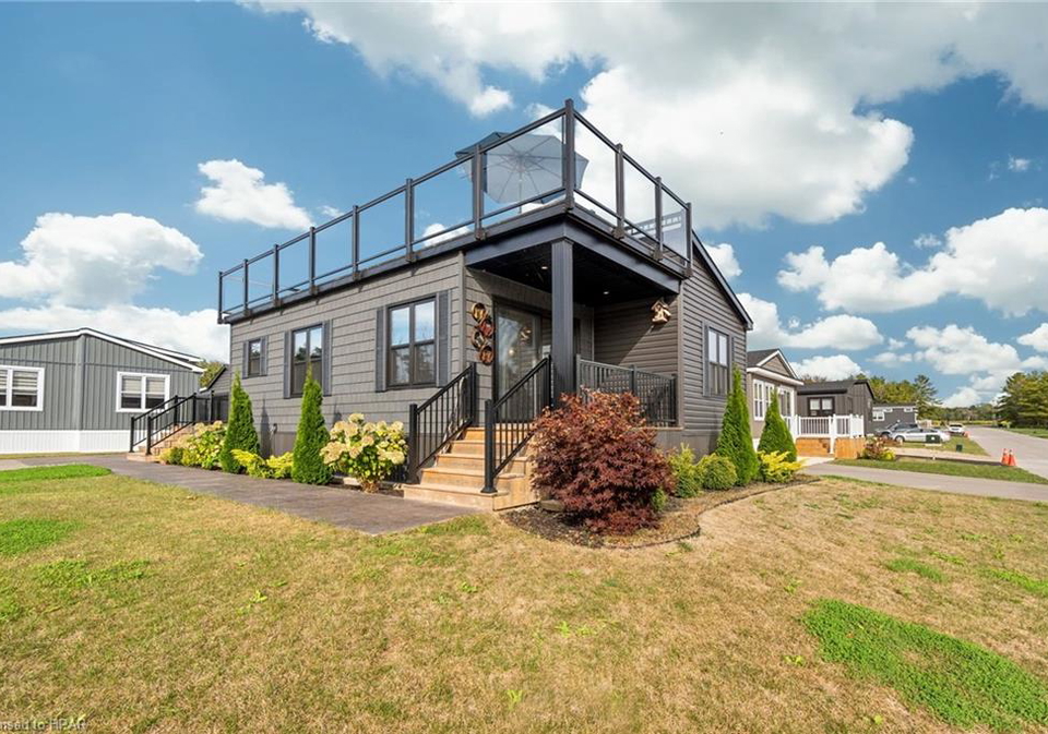 77683-bluewater-highway-bayfield-ontario-40655071