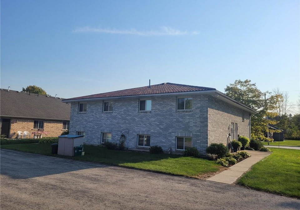 23-queen-street-clifford-ontario-40657331