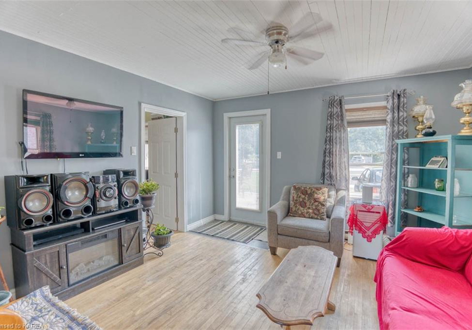 14255-road-38-sharbot-lake-ontario-40657902