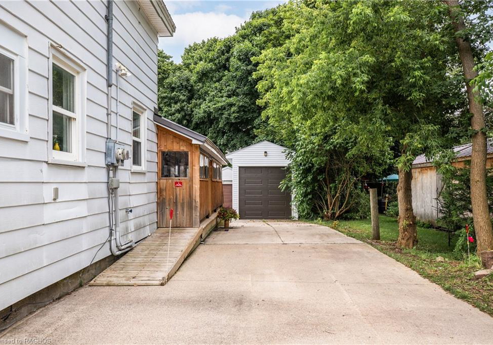 485-brown-street-wiarton-ontario-40673038