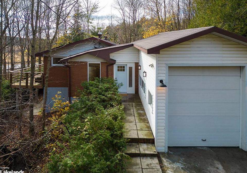 124-woodford-crescent-sydenham-twp-ontario-40677223