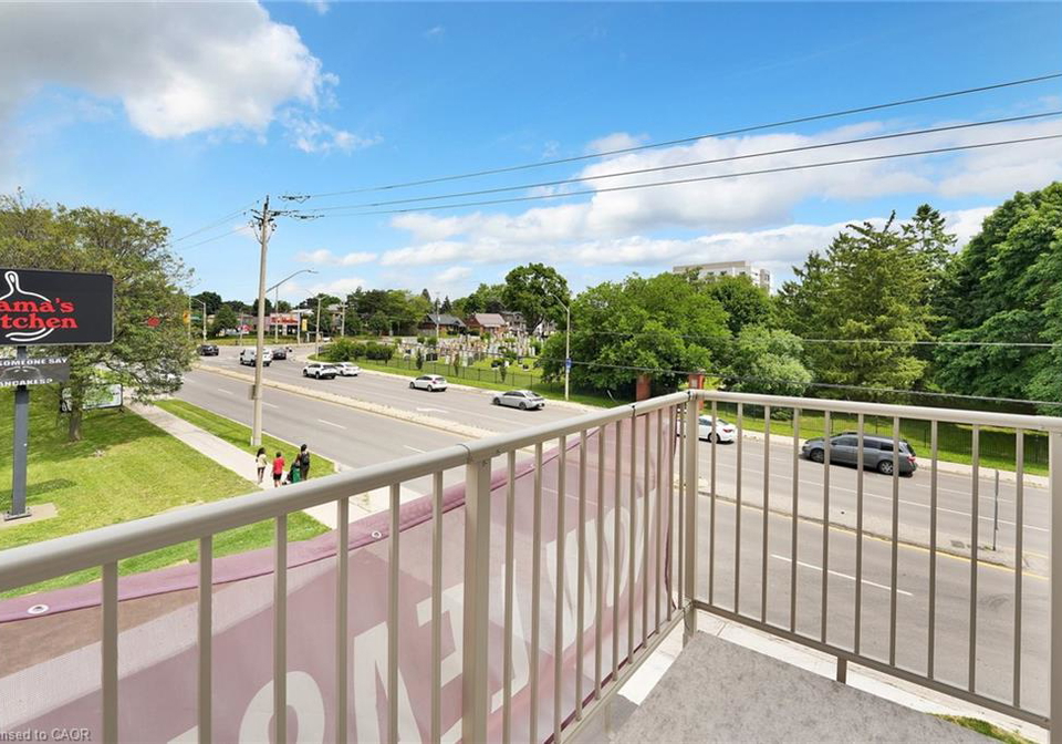 301-westmount-road-w-kitchener-ontario-40683935
