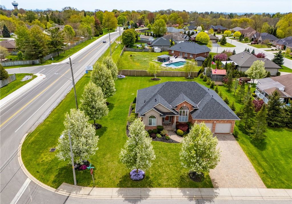 44-forest-wood-port-dover-ontario-40695097