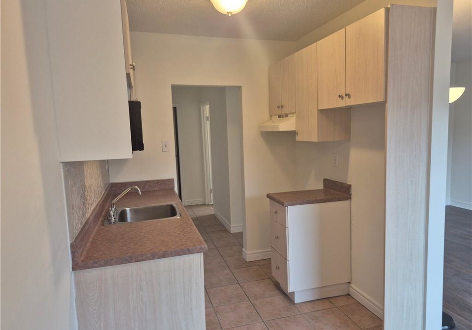 81-charlton-avenue-e-hamilton-ontario-40696481