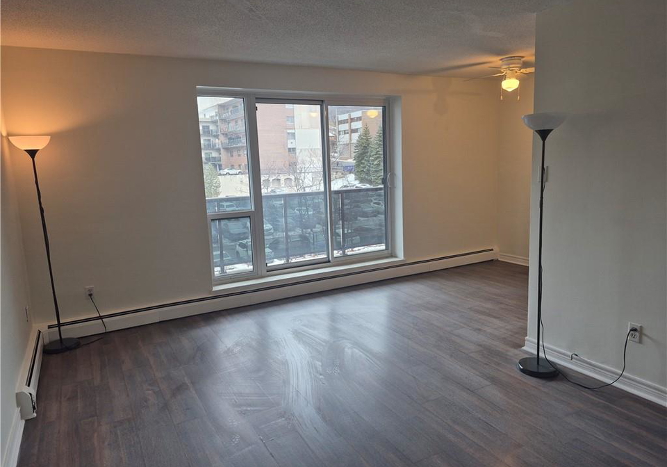 81-charlton-avenue-e-hamilton-ontario-40696481