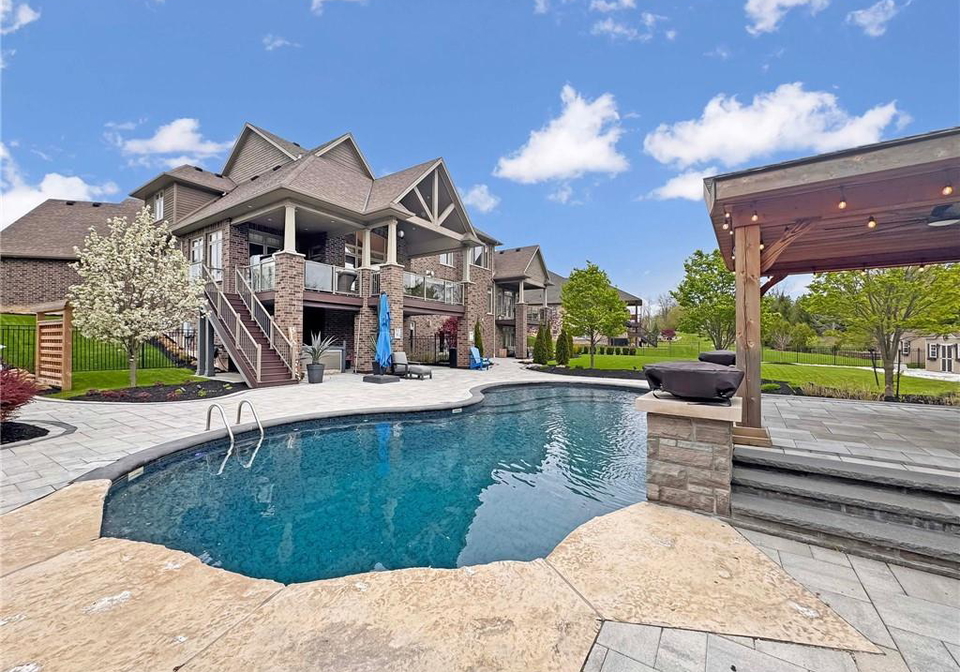 16-westlake-boulevard-brantford-ontario-40699226