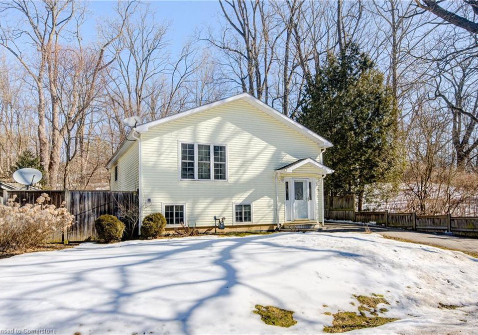 18-commercial-road-port-ryerse-ontario-40700528