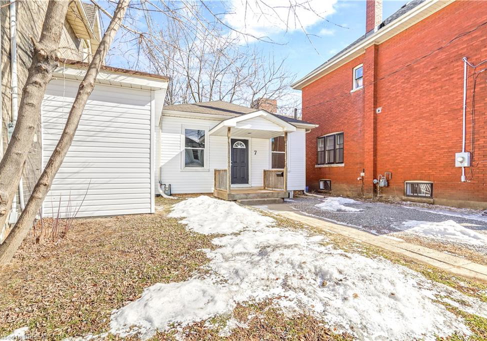 9-fleet-street-brantford-ontario-40701170
