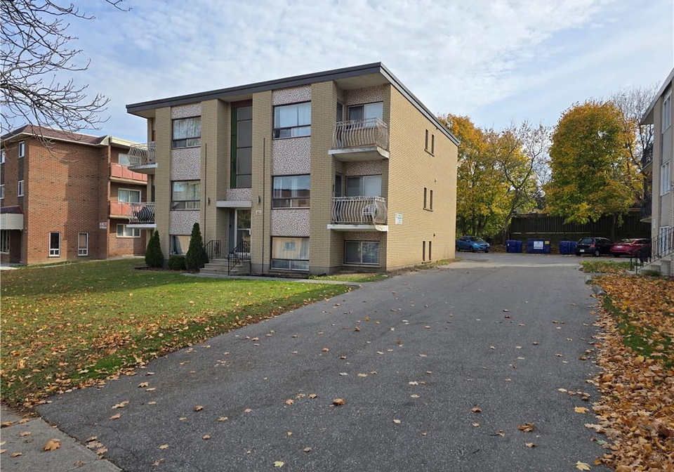 81-brybeck-crescent-kitchener-ontario-40703312