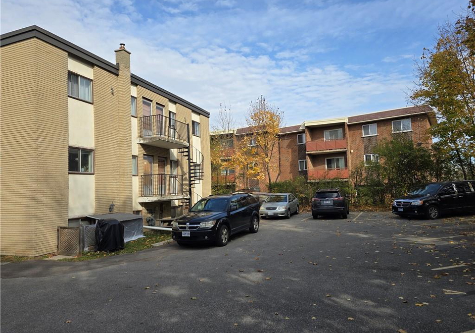 81-brybeck-crescent-kitchener-ontario-40703312
