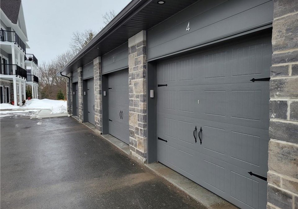 4-19-hampton-lane-lakefield-ontario-40704363