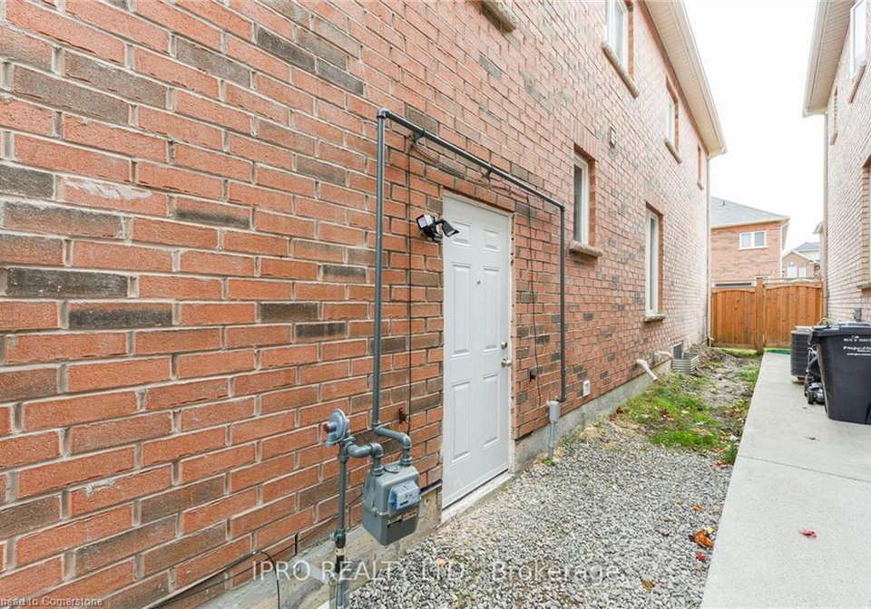 69-vezna-crescent-brampton-ontario-40705556