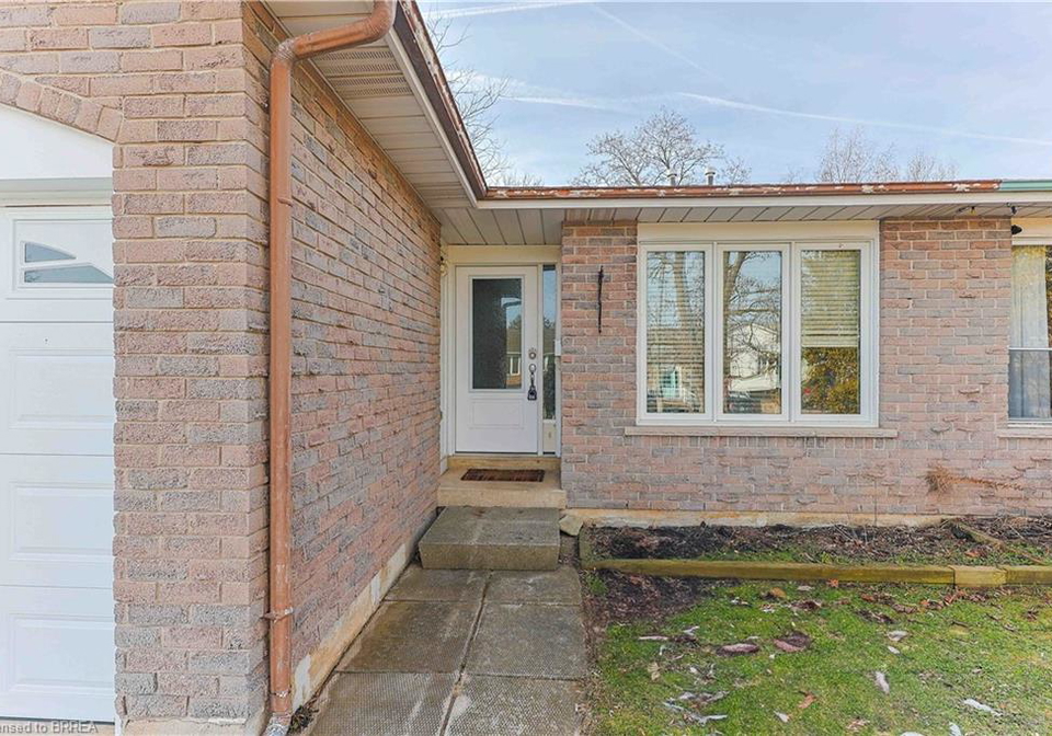 22-telfer-court-paris-ontario-40706717