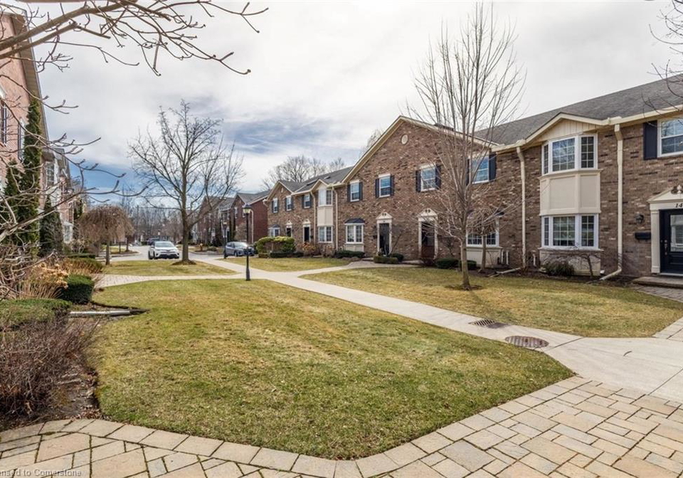 2407-woodward-avenue-burlington-ontario-40707542