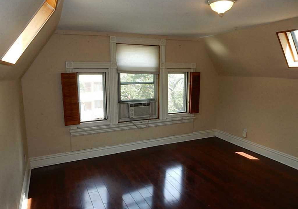115-charlton-avenue-hamilton-ontario-40709604